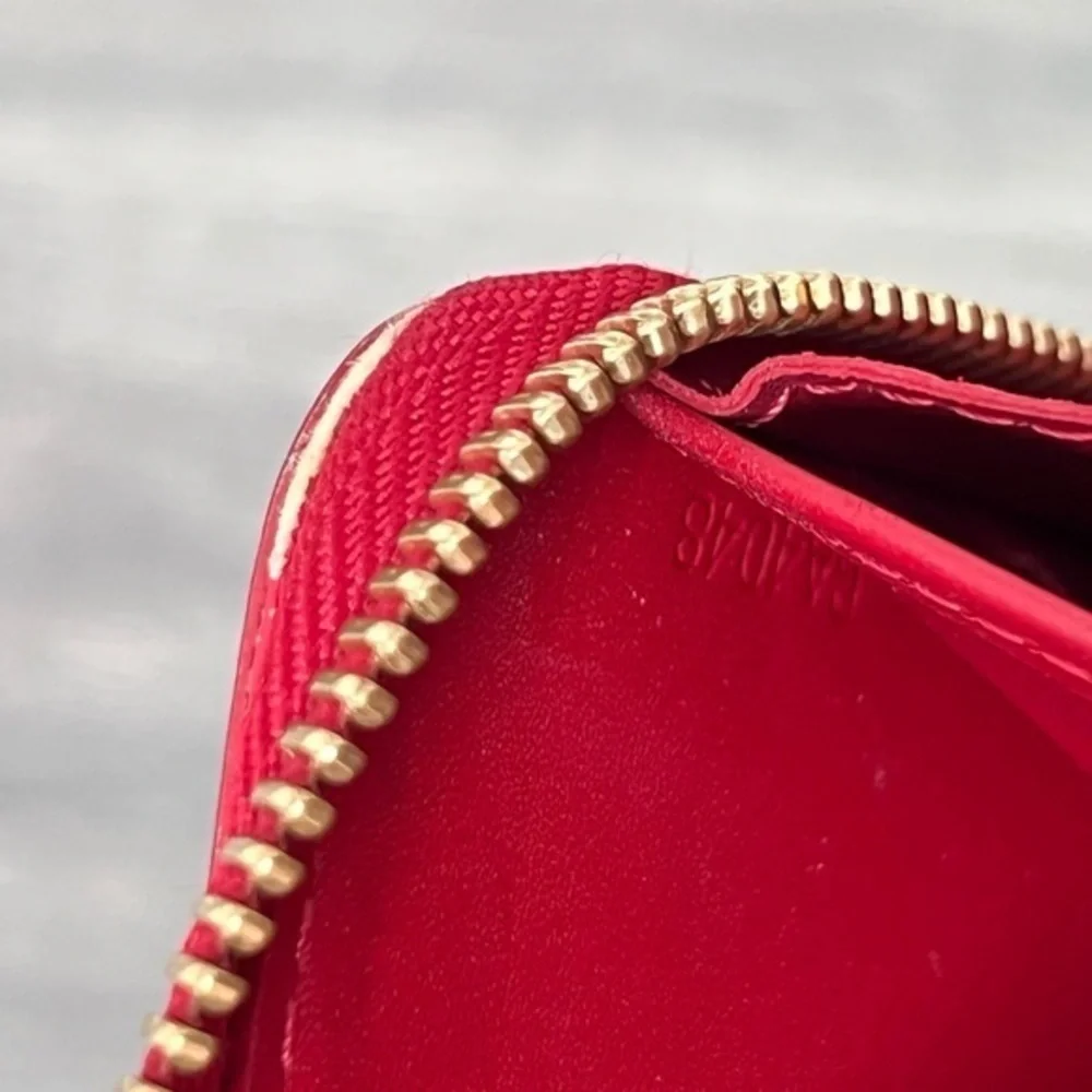 Authenticated Used Louis Vuitton Zippy Wallet  Monogram Vernis Pomme d'Amour Red - Picture 2 of 16